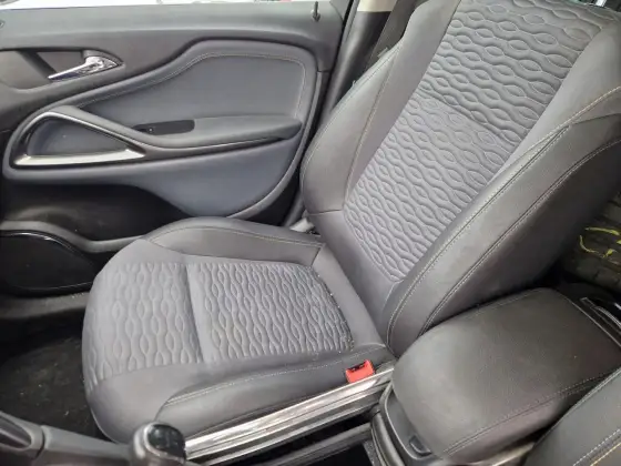 Opel Astra J: Wymiana maty grzewczej fotela Poradnik krok po kroku