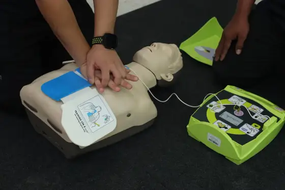 Defibrillator warten - so bleibt der AED einsatzbereit