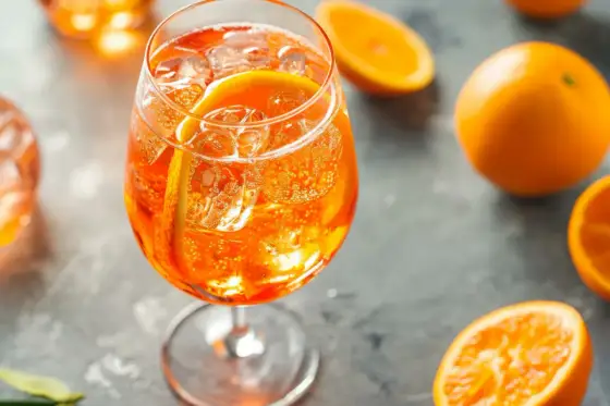 Drinki z prosecco - 6 prostych przepisów i triki na idealne bąbelki