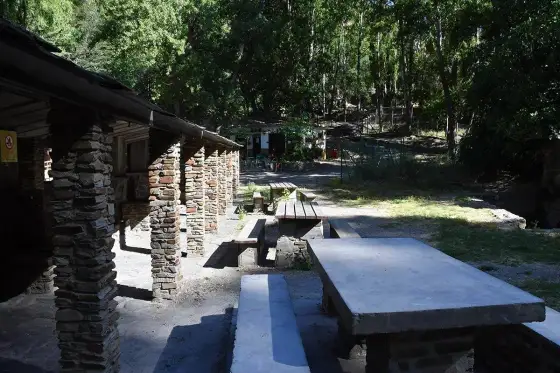 El Nacimiento Laujar - Merendero y rutas en la Alpujarra