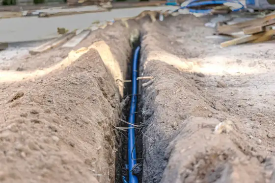 Kabel elektryczny w ziemi - jak zakopać go bezpiecznie?