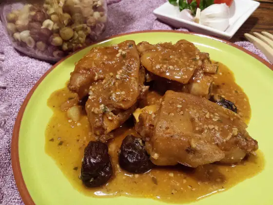 Pies de cerdo a la catalana - Secretos para un guiso tierno y meloso