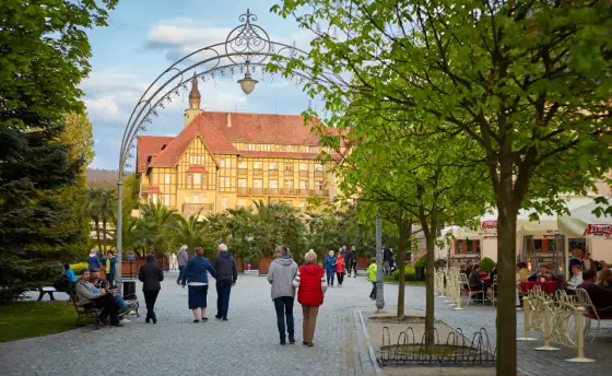 Kudowa-Zdrój wieczorem - Co robić po zmroku?