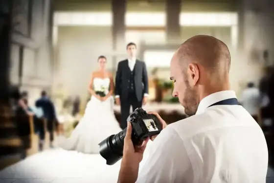 Ile kosztuje fotograf na wesele? Sprawdź realne ceny i pakiety