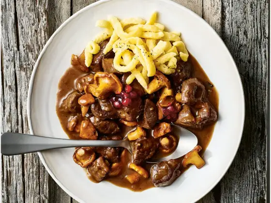 Rehgulasch mit Rotwein - So gelingt das perfekte Wildgericht