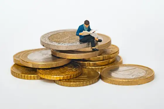 Jak sprawdzić czyjś dług? Legalne metody i rejestry w Polsce