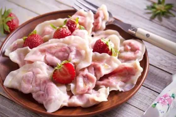 Pierogi z truskawkami jak u babci - przepis, który działa!