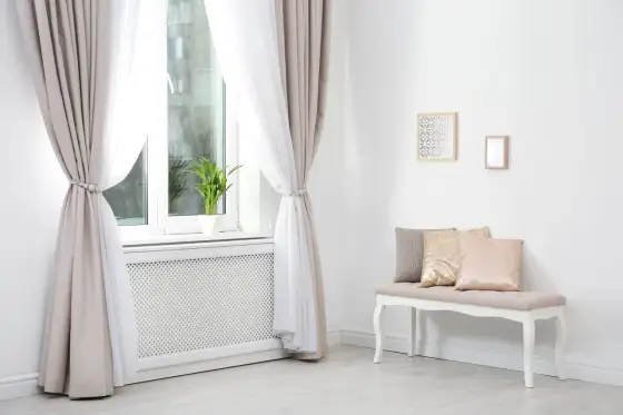 Jaka firanka do salonu? Trendy, materiały i wybór idealnej