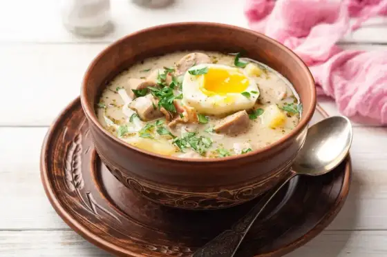 Żurek ze śmietaną czy bez? Decyzja, która zmienia smak!
