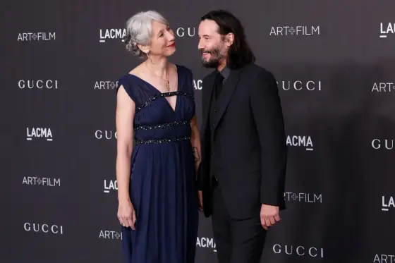 Alexandra Grant wzrost: 184 cm. Kim jest artystka i partnerka Keanu Reevesa?