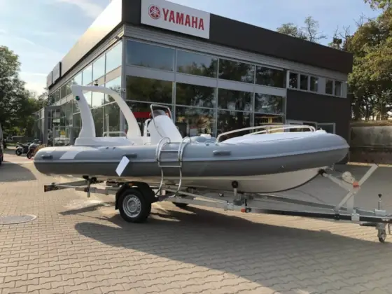 Łódź typu RIB - Co sprawia, że to najlepszy wybór na wodę?