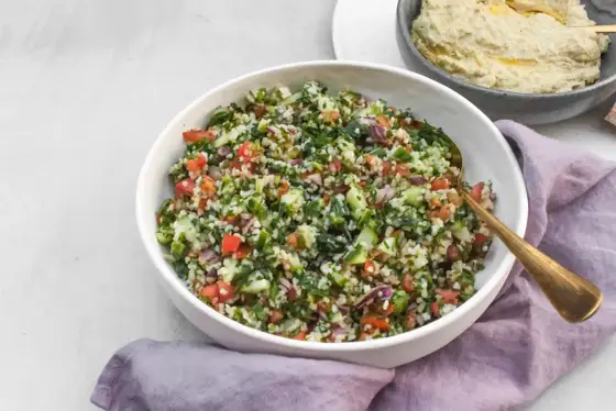 Tabbouleh z komosą ryżową: Bezglutenowy przepis krok po kroku