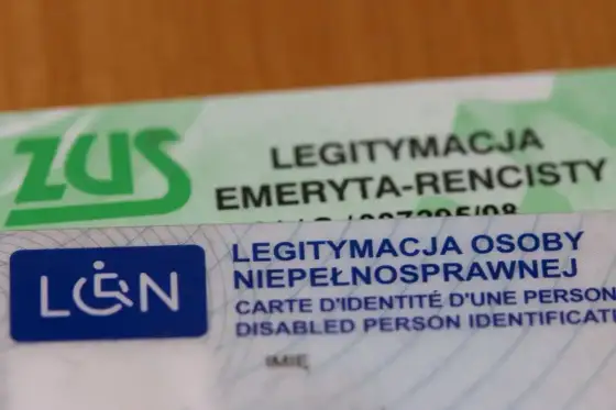 Świadczenia dla opiekuna osoby z niepełnosprawnością - jak je zdobyć?