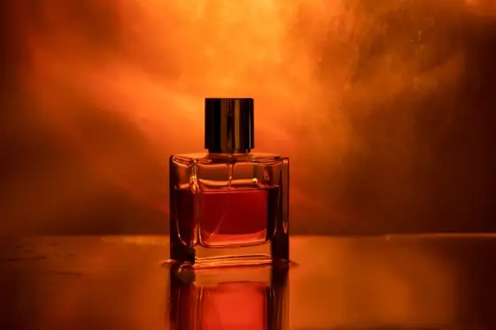 Amber w perfumach - jak pachnie i jak go wybierać