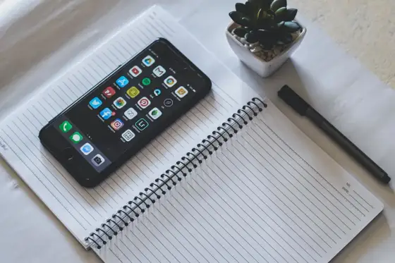 Jak sprawdzić logowania na FB na telefonie? Szybki przewodnik