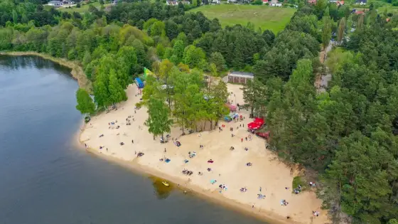 Zalew Cedzyna - Jak zaplanować udany wypoczynek? Plaże i atrakcje