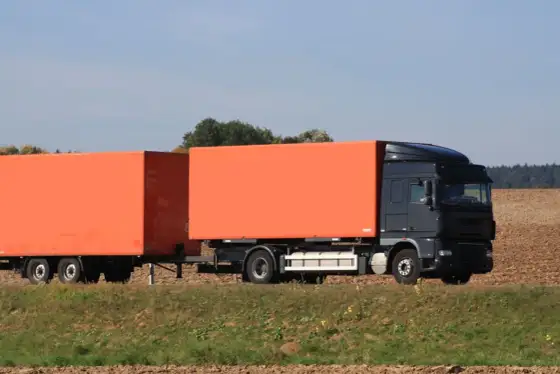 Ile zarabia kierowca solówki? Realne stawki i sposoby na więcej