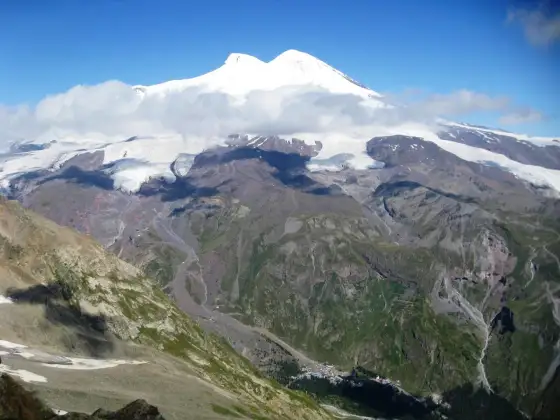 Elbrus - najwyższy szczyt Kaukazu? Gdzie leży i co warto wiedzieć?