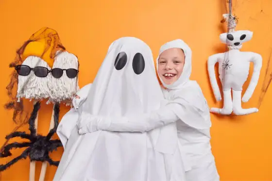 Stroje Halloweenowe DIY: Proste pomysły i inspiracje z domu
