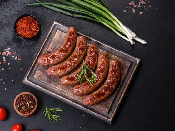 Kiełbasa na ognisko: Jaka najlepsza? Sekrety pieczenia i wybór