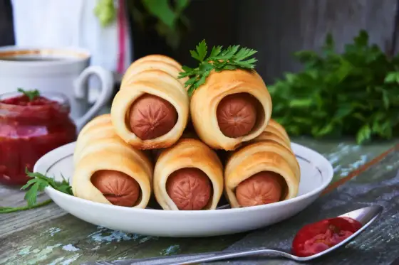 Parówki w cieście francuskim airfryer - chrupiące i bez błędów