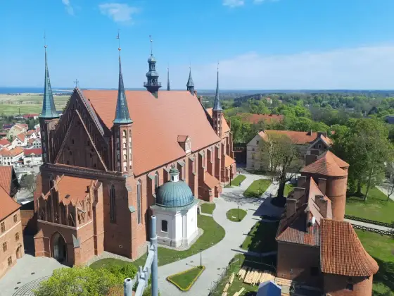 Frombork - Zamek czy warowne wzgórze? Plan zwiedzania i atrakcje
