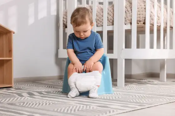 Kiedy sadzać dziecko na nocniku? Ważne oznaki gotowości i porady.