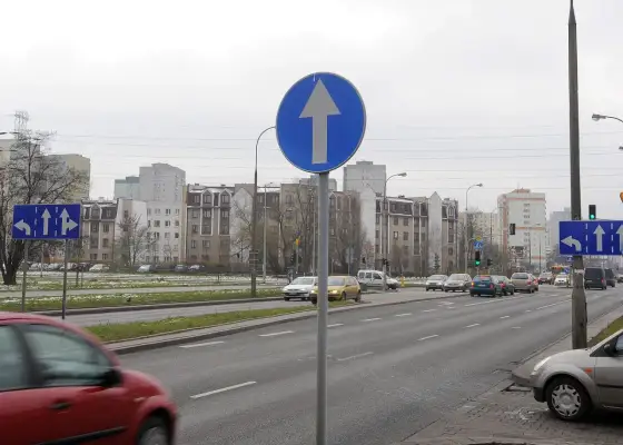 Droga jednokierunkowa - Jak jeździć bezpiecznie i zgodnie z prawem?