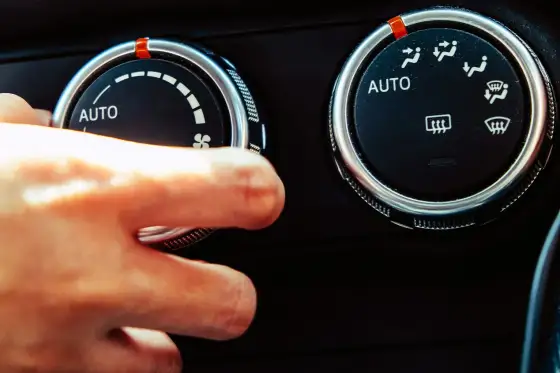 Syczenie z klimatyzacji: co to znaczy i jak to naprawić?