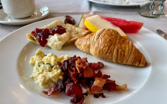 Kontinental frukost - Vad är det & är den värd priset?