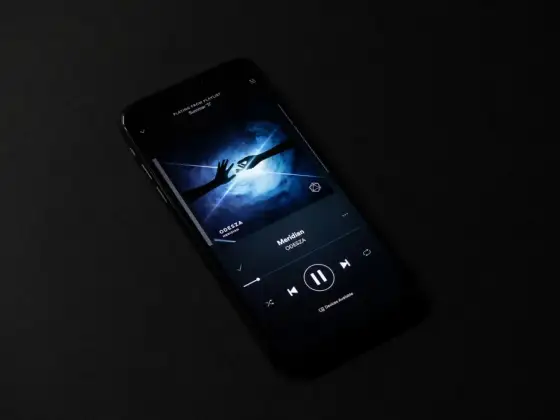 Darmowa muzyka ze Spotify? Poznaj metody, ryzyka i alternatywy