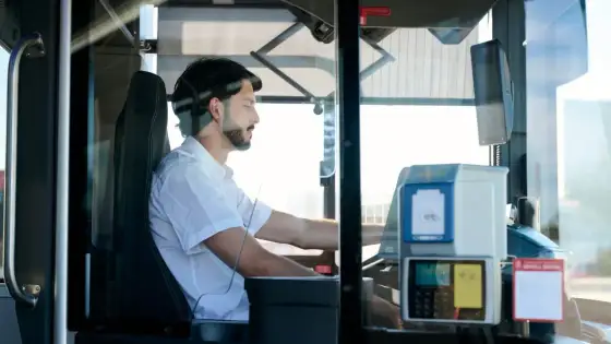 Ile zarabia kierowca autobusu - Sprawdź realne stawki na rękę