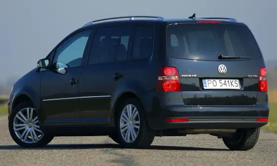 VW Touran - Czy to idealne auto rodzinne? Poradnik kupującego