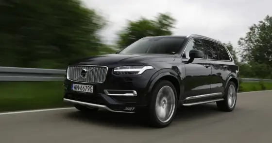 Volvo XC90 V8 - Czy warto kupić? Analiza, koszty, porady!