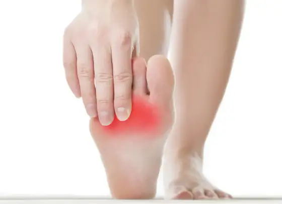 Douleur avant-pied - Causes et solutions efficaces pour marcher sans gêne