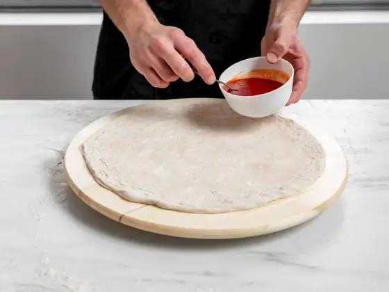Szybka pizza bez czekania - prosty przepis na chrupiący spód