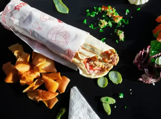 Kebab w tortilli bez rozpadu - jak zawinąć i nie przemoczyć placka