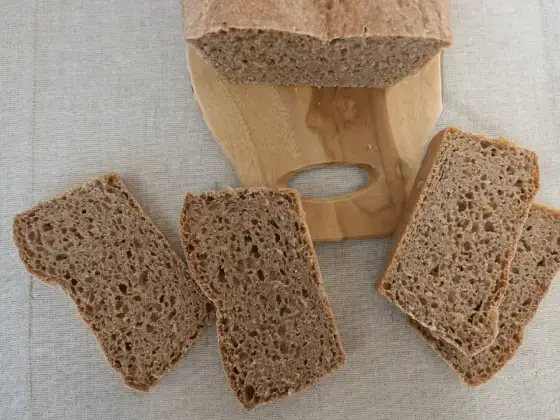 Zgaga po chlebie? Jak wybrać pieczywo, które nie nasila pieczenia