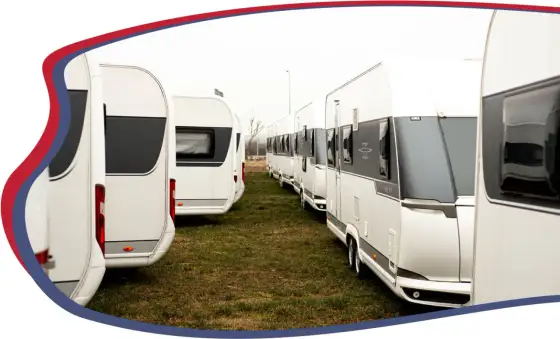 Zimowanie przyczepy kempingowej - praktyczny plan na spokojną zimę