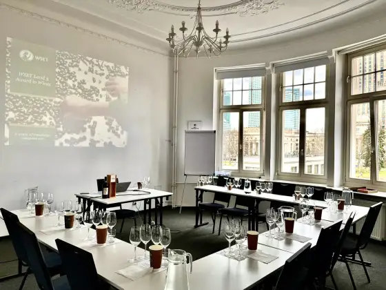 Klub winiarski - jak wybrać ofertę, która naprawdę uczy