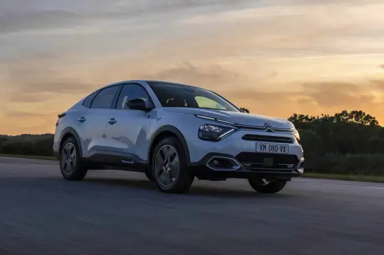 Citroën C4 X - Komfort, ceny i napędy. Czy zastąpi klasycznego diesla?
