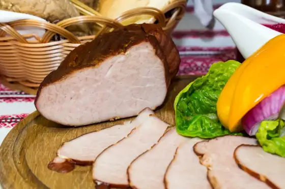 Jak przygotować schab do wędzenia? Prosty przepis krok po kroku