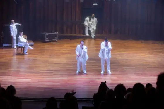 Didaskalia w dramacie - Klucz do sceny?