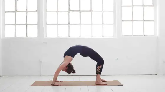 Fortgeschrittene Yoga-Posen meistern - Dein Weg zur Präzision