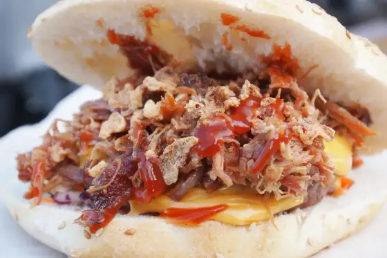 Szarpana wieprzowina: Przepis krok po kroku na idealne pulled pork