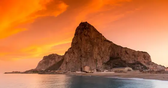 Czy Gibraltar to państwo? Status, spór i wskazówki dla podróżnych
