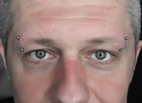 Ile kosztuje nostril? Cena, co w niej jest i jak wybrać studio