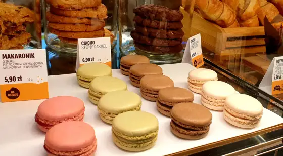 Ile kosztują makaroniki w McDonald's? Ceny, smaki i gdzie kupić