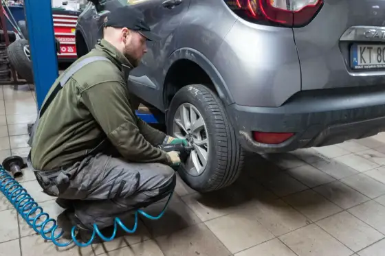 Zmiana opon na zimowe - Kiedy, ile kosztuje i czy warto?