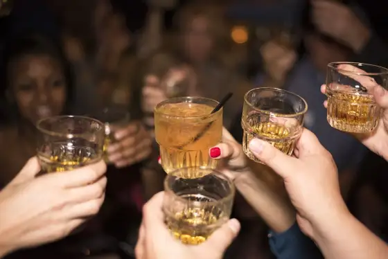Ile alkoholu we krwi? Oblicz promile i bądź pewny!